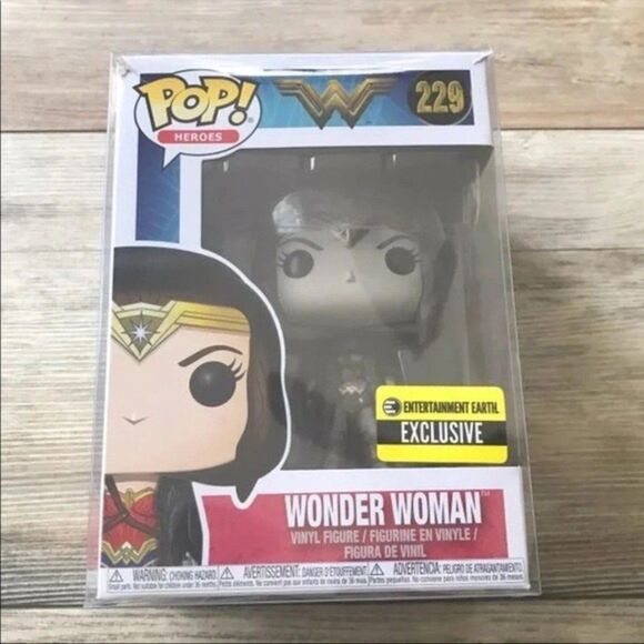 Wonder Woman Funko Pop 229 - Picture 1 of 8
